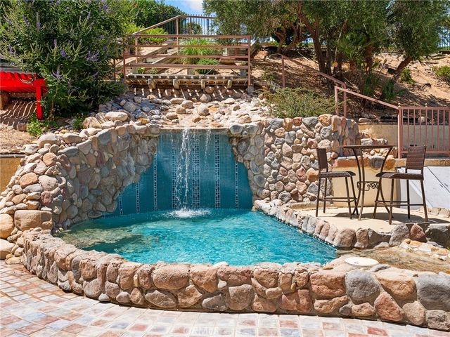 17970 Vista Point, Victorville, CA 92395