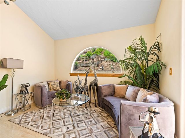 17970 Vista Point, Victorville, CA 92395