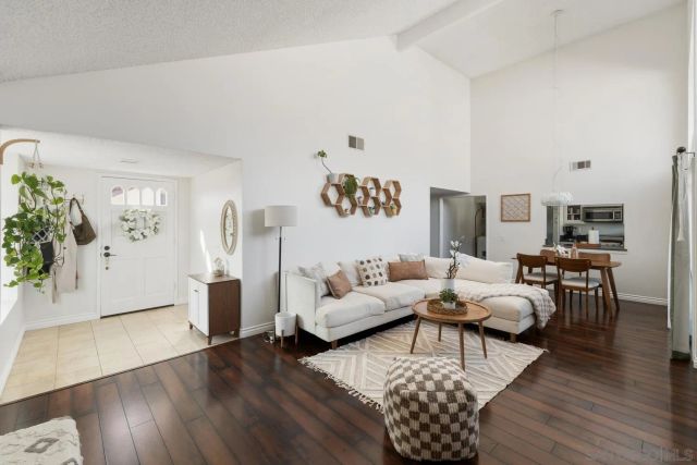 895 Connors Ct, Claremont, CA 91711