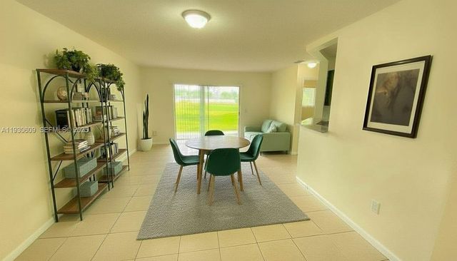 3417 NW 44th St 104, Oakland Park, FL 33309