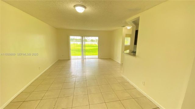 3417 NW 44th St 104, Oakland Park, FL 33309