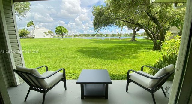 3417 NW 44th St 104, Oakland Park, FL 33309