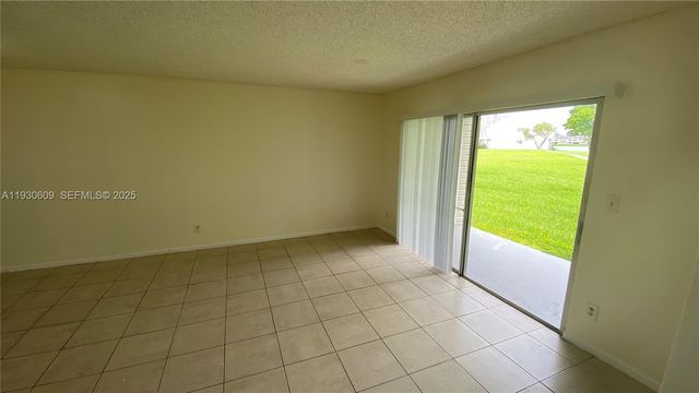 3417 NW 44th St 104, Oakland Park, FL 33309
