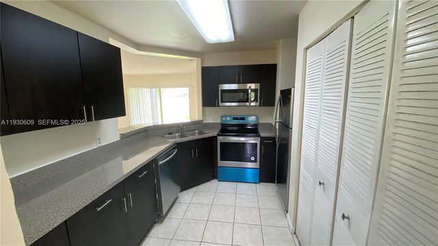 3417 NW 44th St 104, Oakland Park, FL 33309