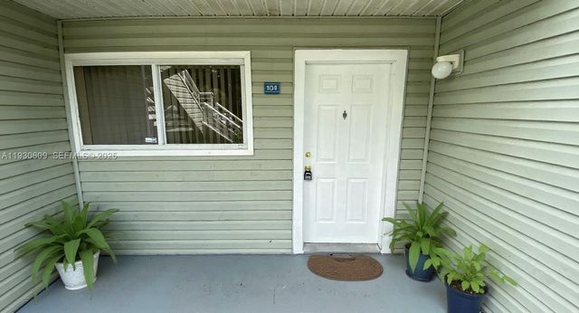 3417 NW 44th St 104, Oakland Park, FL 33309