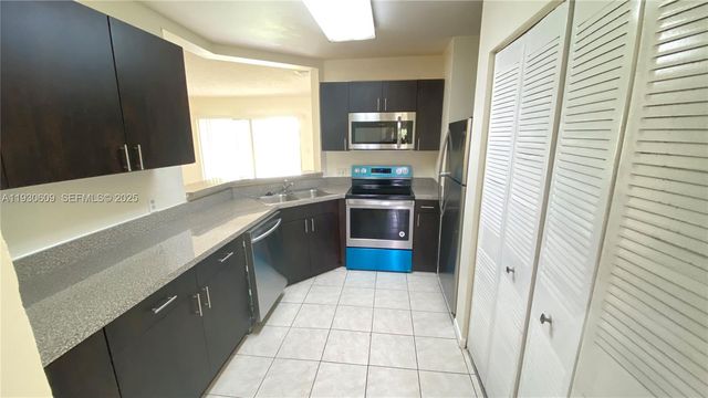 3417 NW 44th St 104, Oakland Park, FL 33309