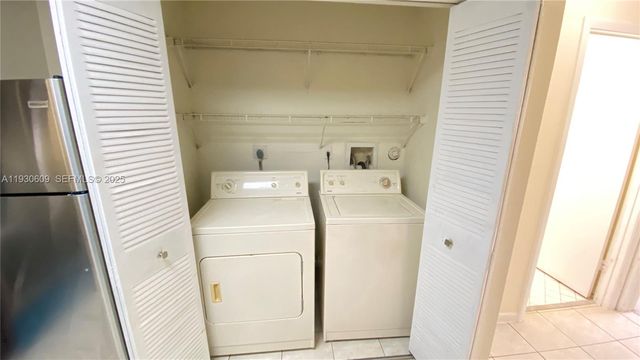 3417 NW 44th St 104, Oakland Park, FL 33309