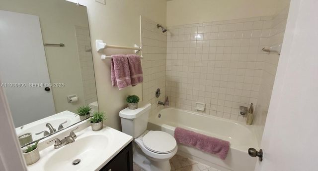 3417 NW 44th St 104, Oakland Park, FL 33309