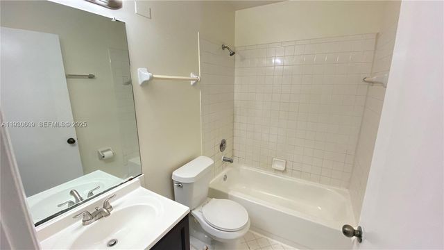 3417 NW 44th St 104, Oakland Park, FL 33309