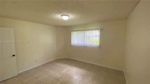 3417 NW 44th St 104, Oakland Park, FL 33309