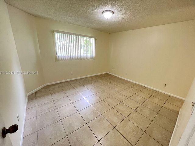3417 NW 44th St 104, Oakland Park, FL 33309