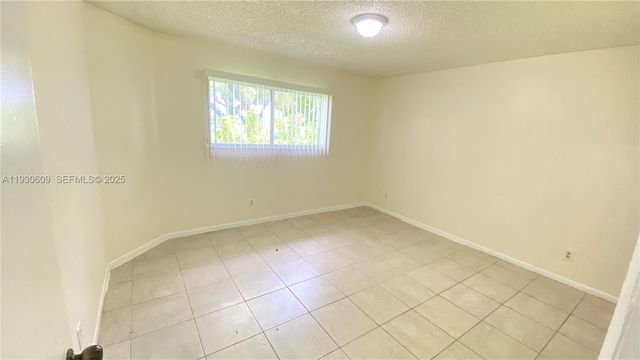 3417 NW 44th St 104, Oakland Park, FL 33309