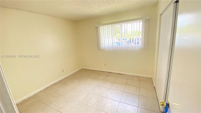3417 NW 44th St 104, Oakland Park, FL 33309