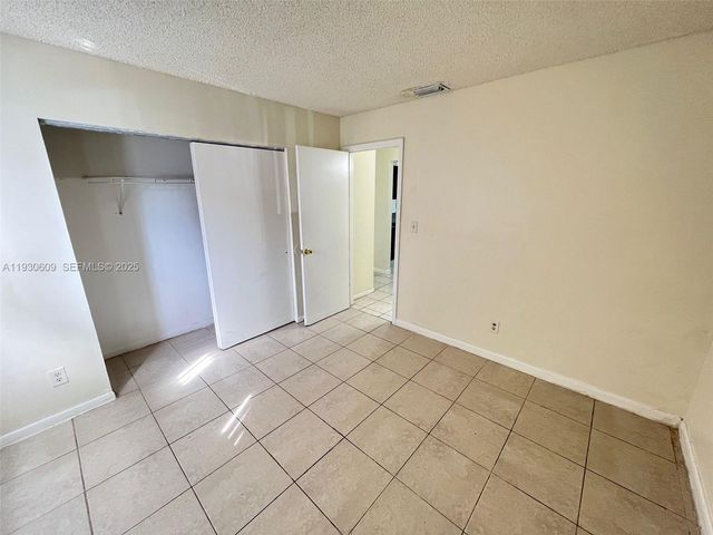 3417 NW 44th St 104, Oakland Park, FL 33309