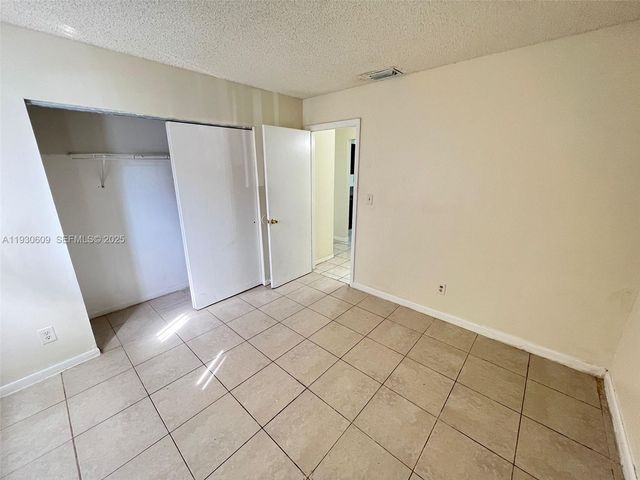 3417 NW 44th St 104, Oakland Park, FL 33309