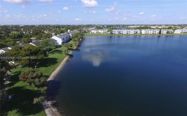 3417 NW 44th St 104, Oakland Park, FL 33309