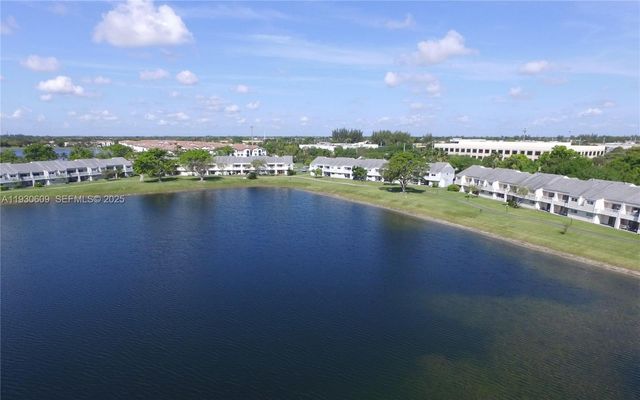 3417 NW 44th St 104, Oakland Park, FL 33309