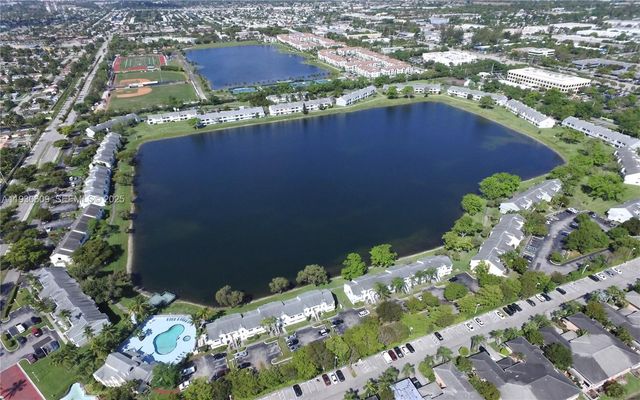 3417 NW 44th St 104, Oakland Park, FL 33309