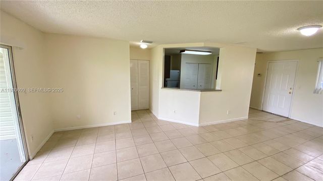 3417 NW 44th St 104, Oakland Park, FL 33309
