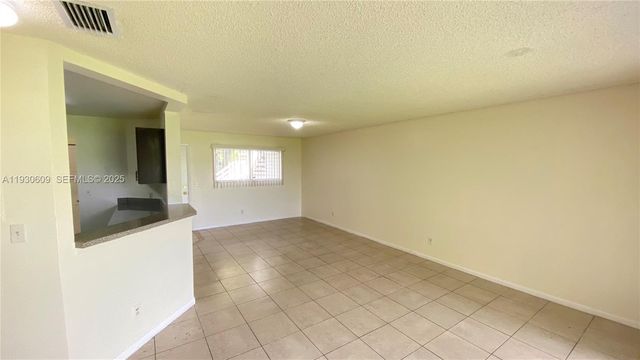 3417 NW 44th St 104, Oakland Park, FL 33309