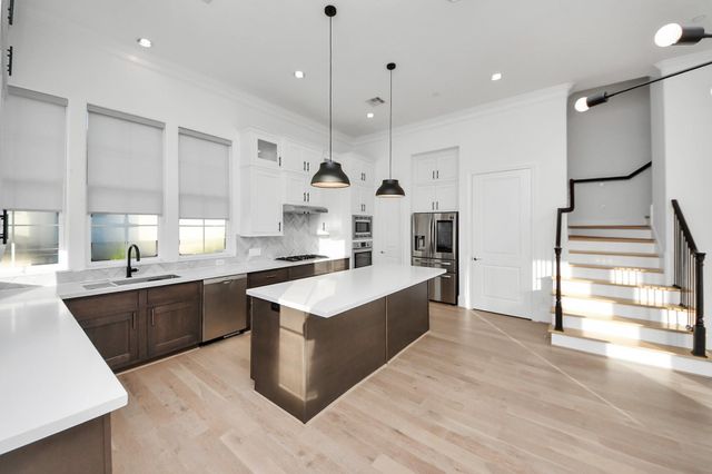 4005 Woodshire Village Estate, Houston, TX 77025