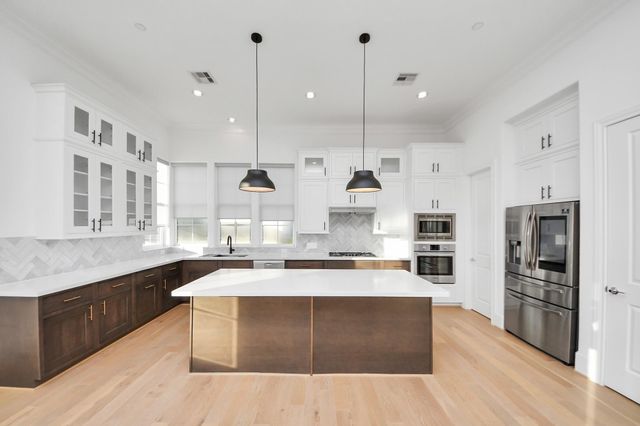 4005 Woodshire Village Estate, Houston, TX 77025