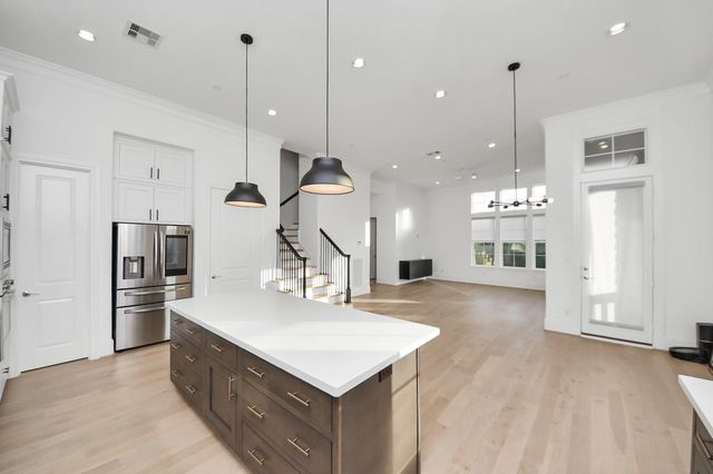 4005 Woodshire Village Estate, Houston, TX 77025