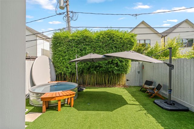 804 Aurora Street, Houston, TX 77009