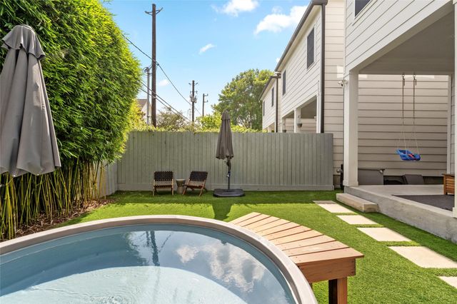 804 Aurora Street, Houston, TX 77009