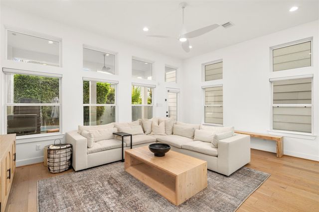 804 Aurora Street, Houston, TX 77009
