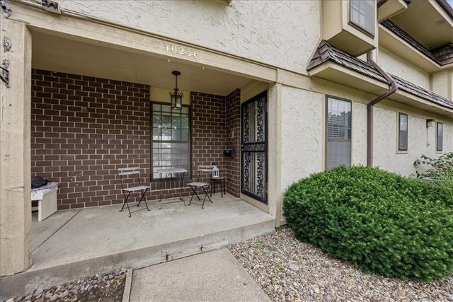10236 Cedarbrooke Lane, Kansas City, MO 64131