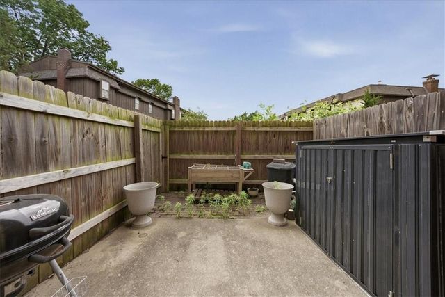 10236 Cedarbrooke Lane, Kansas City, MO 64131