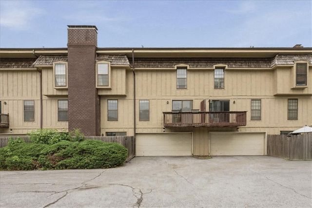 10236 Cedarbrooke Lane, Kansas City, MO 64131