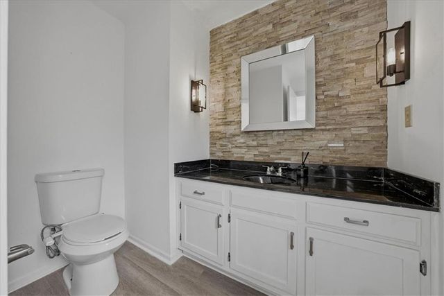 10236 Cedarbrooke Lane, Kansas City, MO 64131