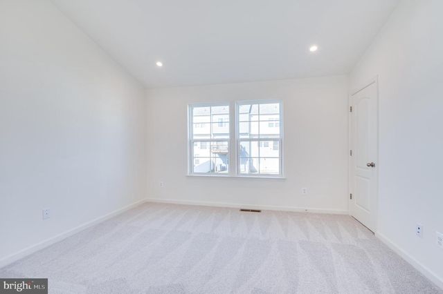 115 TUXFORD RD, Falling Waters, WV 25419