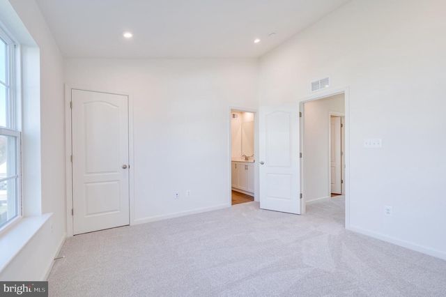 115 TUXFORD RD, Falling Waters, WV 25419