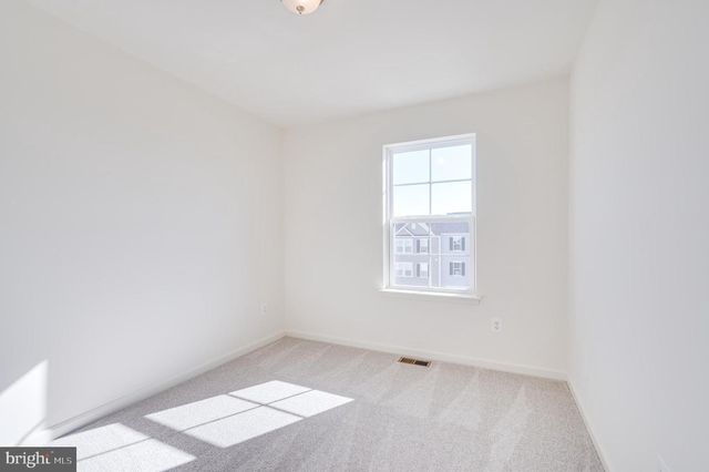 115 TUXFORD RD, Falling Waters, WV 25419