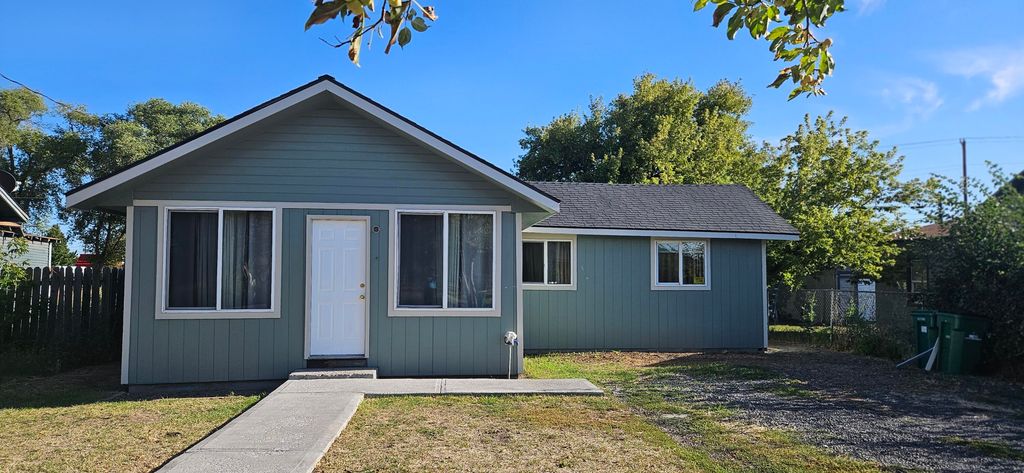 2136 Radcliffe Avenue, Klamath Falls, OR 97601