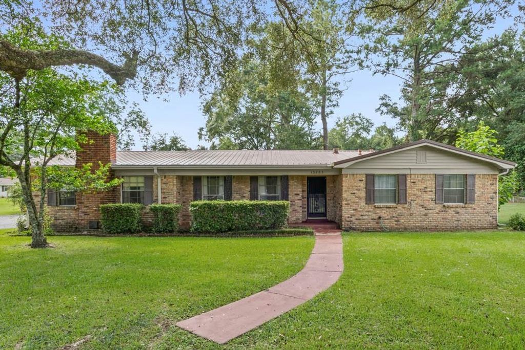 13285 Crest Drive, Grand Bay, AL 36541