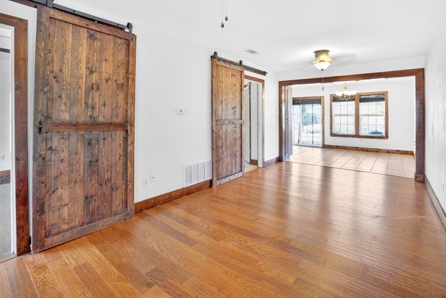 316 W Rucker Street, Granbury, TX 76048