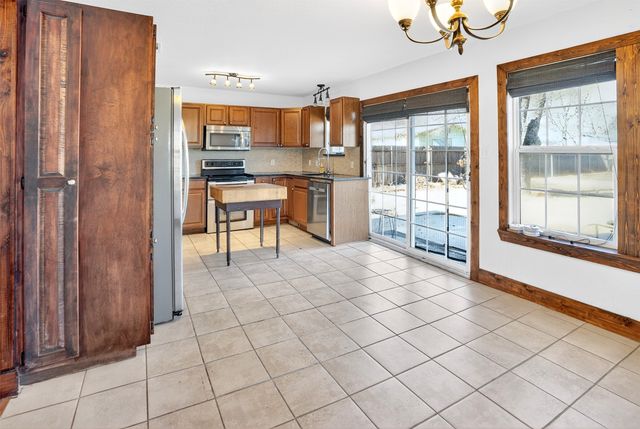 316 W Rucker Street, Granbury, TX 76048