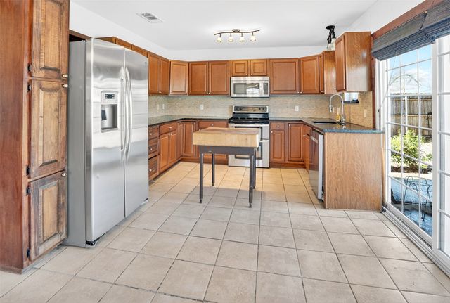 316 W Rucker Street, Granbury, TX 76048