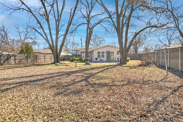 316 W Rucker Street, Granbury, TX 76048
