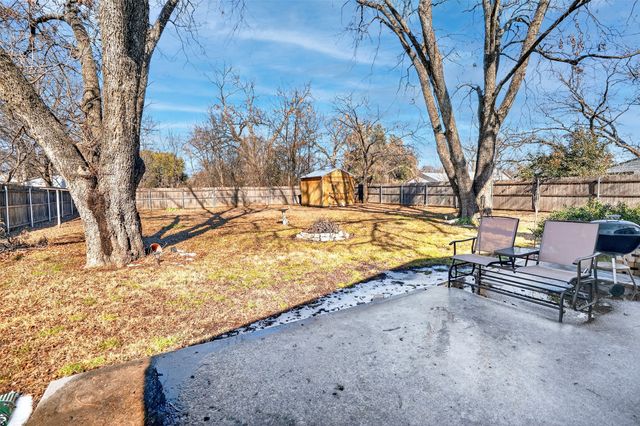 316 W Rucker Street, Granbury, TX 76048