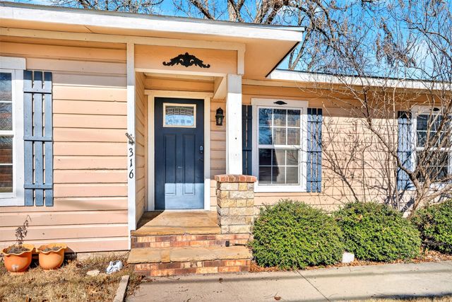 316 W Rucker Street, Granbury, TX 76048