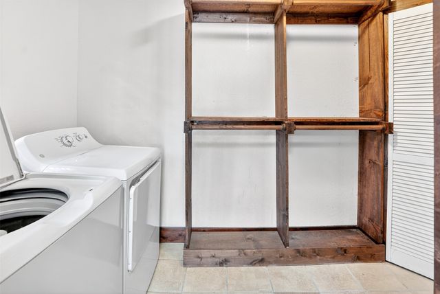 316 W Rucker Street, Granbury, TX 76048