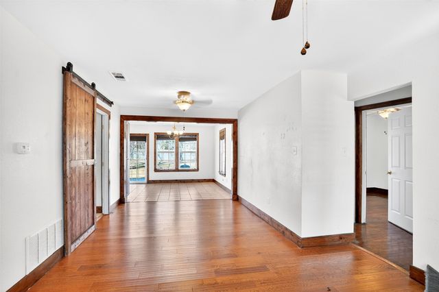 316 W Rucker Street, Granbury, TX 76048