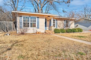 316 W Rucker Street, Granbury, TX 76048