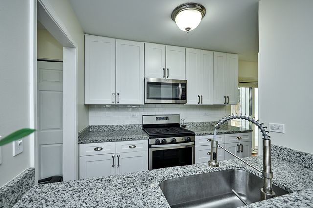 1066 Florimond Drive 1066, Elgin, IL 60123