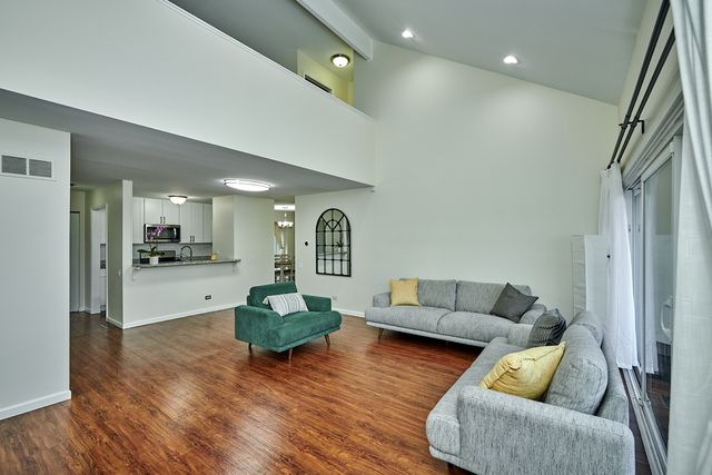 1066 Florimond Drive 1066, Elgin, IL 60123